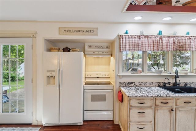 33944 Redfield St, Niles, MI 49120