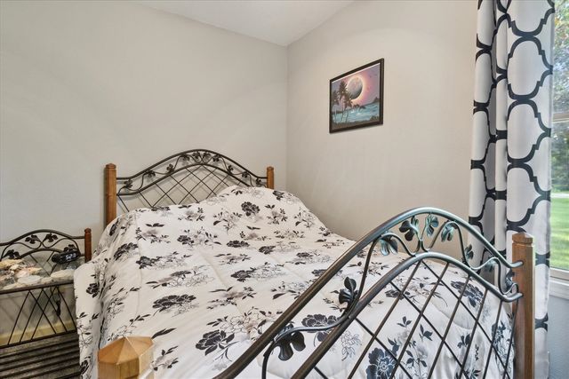 33944 Redfield St, Niles, MI 49120