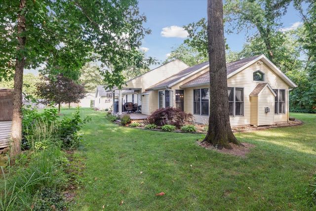 33944 Redfield St, Niles, MI 49120