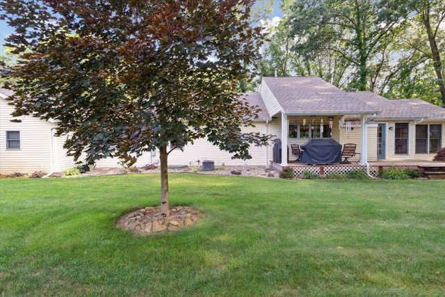 33944 Redfield St, Niles, MI 49120