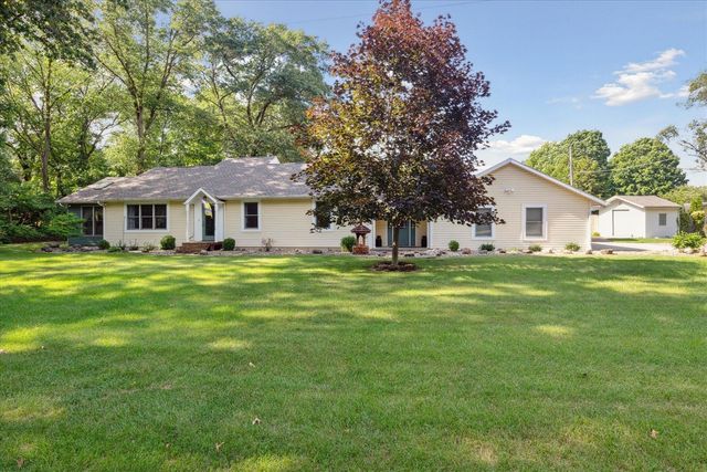 33944 Redfield St, Niles, MI 49120