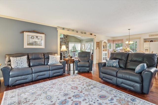 33944 Redfield St, Niles, MI 49120