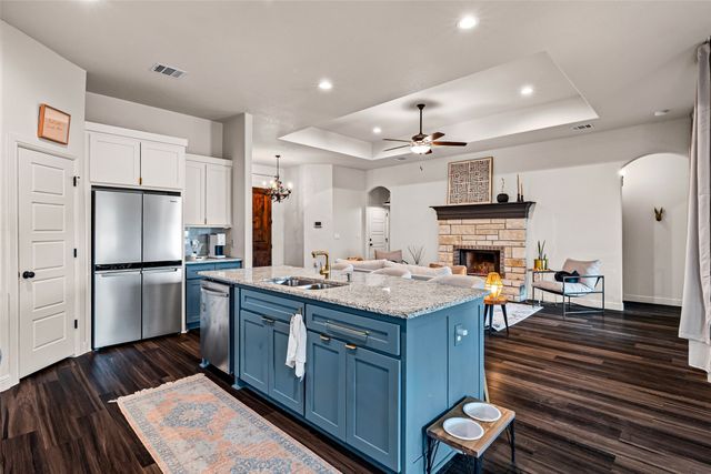 1306 E Apache Trail, Granbury, TX 76048