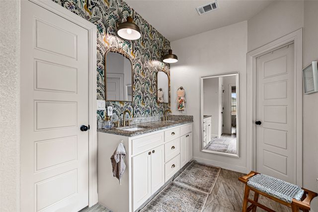 1306 E Apache Trail, Granbury, TX 76048