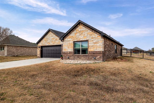 1306 E Apache Trail, Granbury, TX 76048