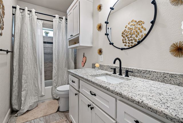 1306 E Apache Trail, Granbury, TX 76048