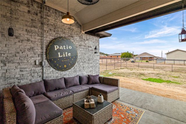 1306 E Apache Trail, Granbury, TX 76048