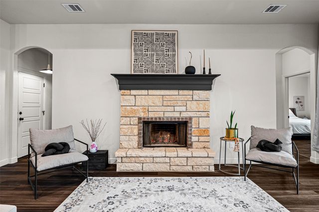 1306 E Apache Trail, Granbury, TX 76048