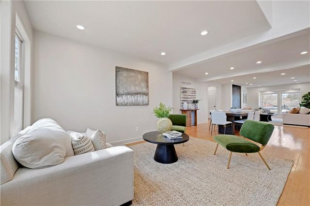 9515 Lee Boulevard, Leawood, KS 66206