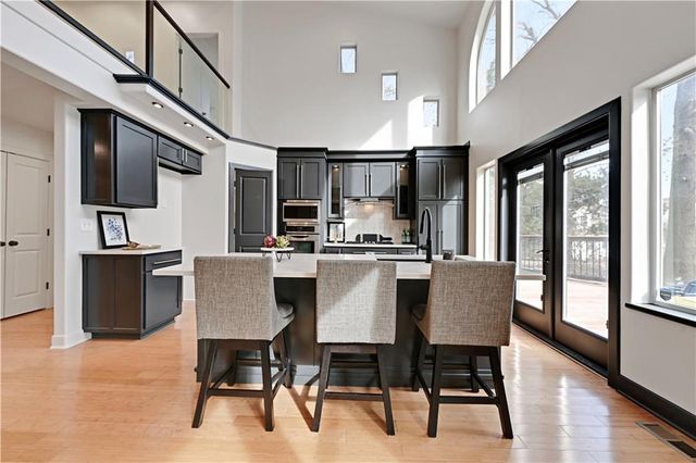 9515 Lee Boulevard, Leawood, KS 66206