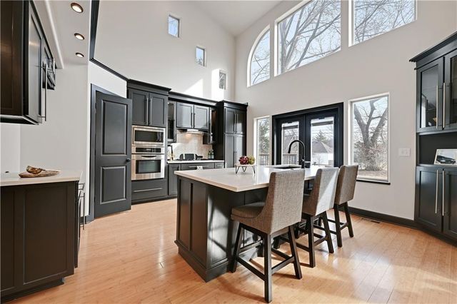 9515 Lee Boulevard, Leawood, KS 66206