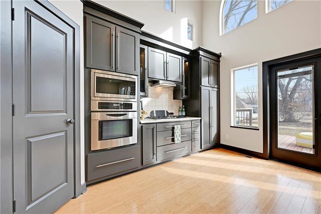 9515 Lee Boulevard, Leawood, KS 66206