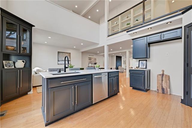 9515 Lee Boulevard, Leawood, KS 66206