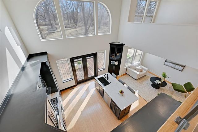 9515 Lee Boulevard, Leawood, KS 66206