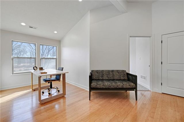 9515 Lee Boulevard, Leawood, KS 66206