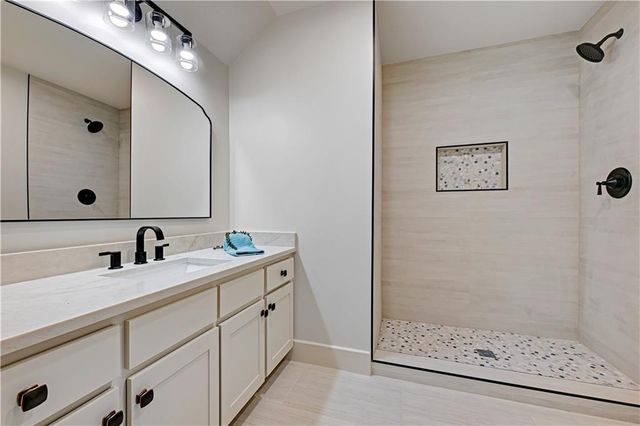 9515 Lee Boulevard, Leawood, KS 66206