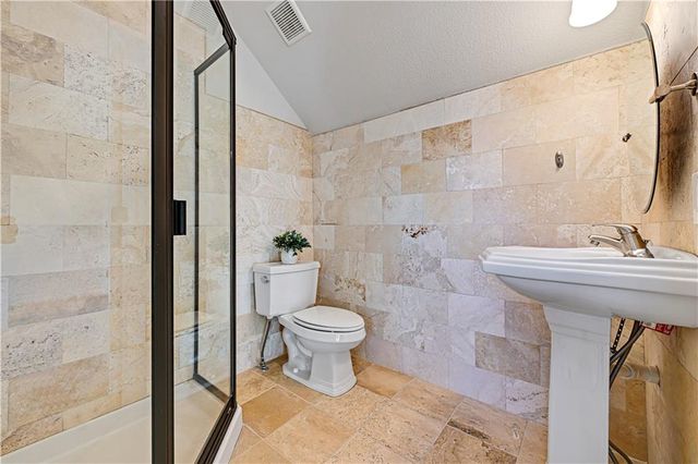 9515 Lee Boulevard, Leawood, KS 66206