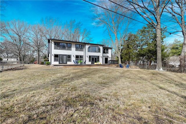 9515 Lee Boulevard, Leawood, KS 66206