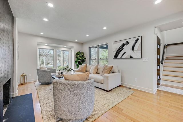 9515 Lee Boulevard, Leawood, KS 66206