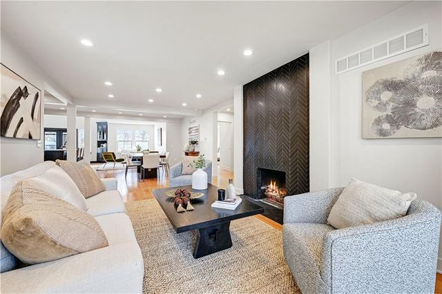 9515 Lee Boulevard, Leawood, KS 66206