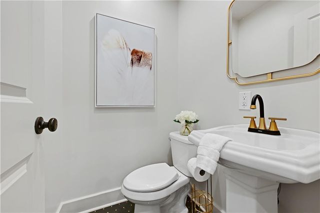 9515 Lee Boulevard, Leawood, KS 66206