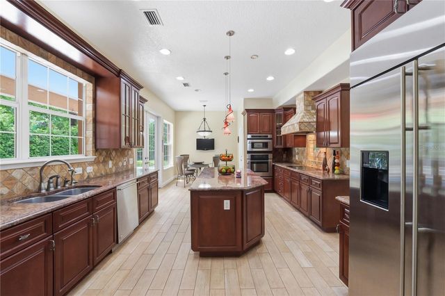 10307 RECLINATA LANE, Tampa, FL 33618