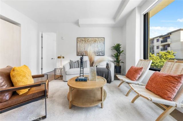 709 E Walnut Street 214, Pasadena, CA 91101