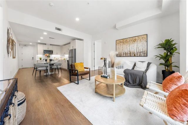 709 E Walnut Street 214, Pasadena, CA 91101