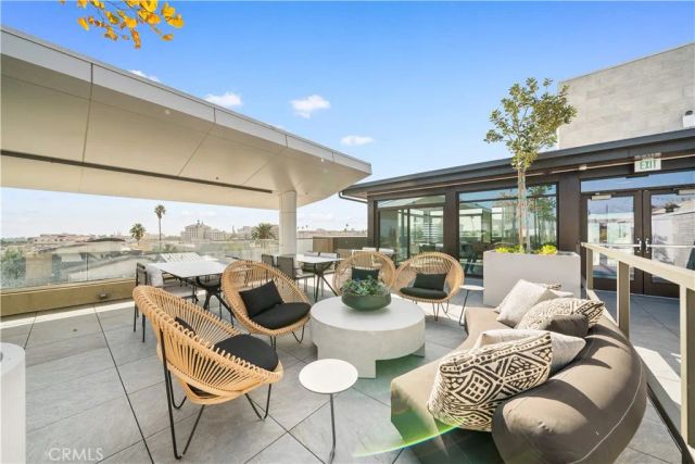 709 E Walnut Street 214, Pasadena, CA 91101