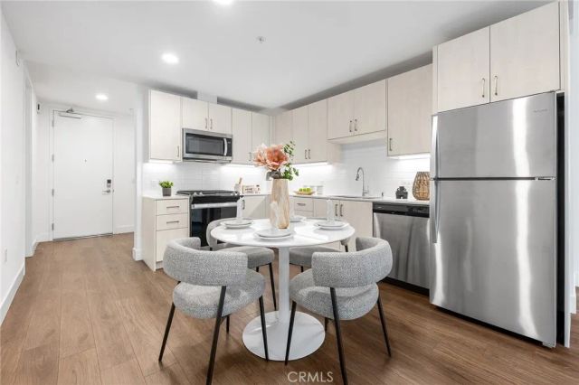 709 E Walnut Street 214, Pasadena, CA 91101
