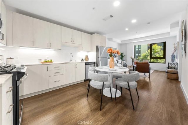 709 E Walnut Street 214, Pasadena, CA 91101