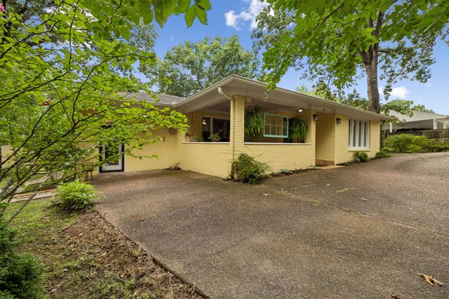 101 W Hills Terrace, Dickson, TN 37055