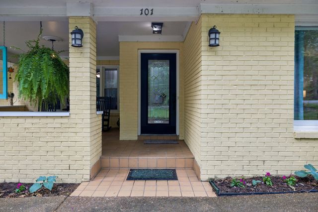 101 W Hills Terrace, Dickson, TN 37055