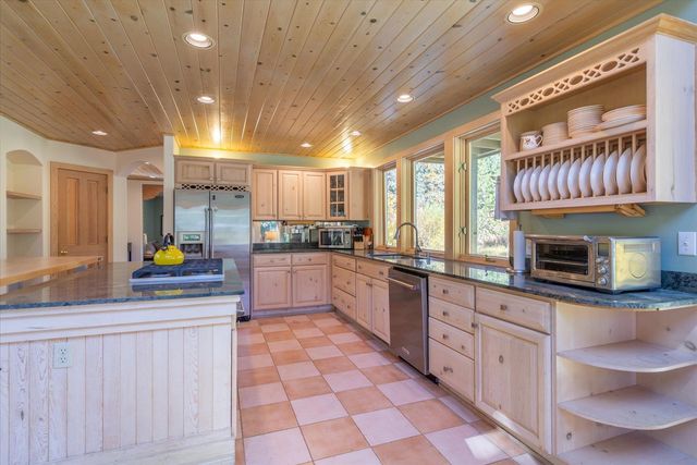 14246 Swiss Lane, Truckee, CA 96161