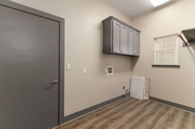 250 Bucek LN, Schulenburg, TX 78956