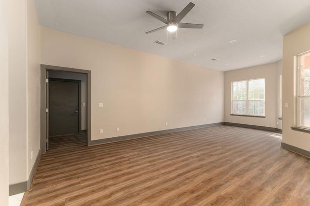 250 Bucek LN, Schulenburg, TX 78956