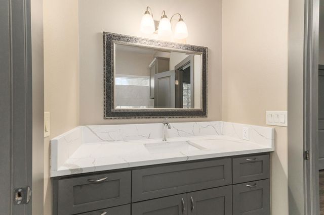 250 Bucek LN, Schulenburg, TX 78956