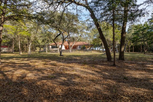 250 Bucek LN, Schulenburg, TX 78956