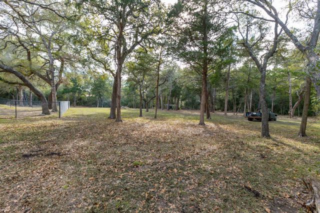 250 Bucek LN, Schulenburg, TX 78956