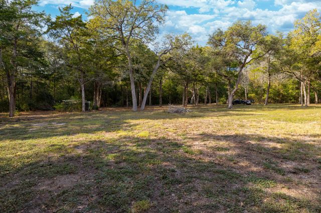 250 Bucek LN, Schulenburg, TX 78956