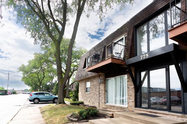 775 Grove Drive 207, Buffalo Grove, IL 60089