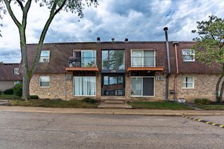 775 Grove Drive 207, Buffalo Grove, IL 60089