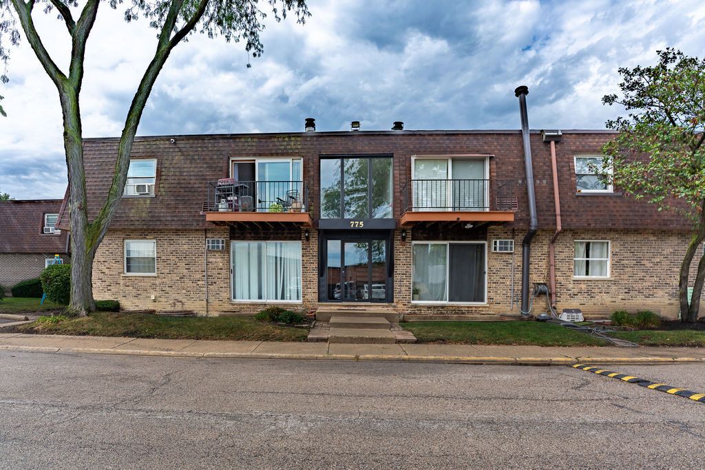 775 Grove Drive 207, Buffalo Grove, IL 60089