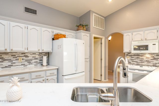 38243 S Golf Course Drive, Tucson, AZ 85739