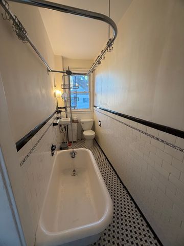 50 Leach St 2, Salem, MA 01970