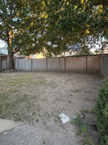 50 Leach St 2, Salem, MA 01970