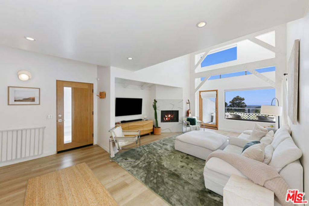 2919 Valmere Drive, Malibu, CA 90265