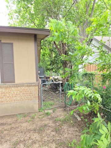 714 S C M Allen PKWY, San Marcos, TX 78666