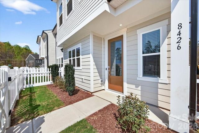 8426 Discovery Lane, Charlotte, NC 28216