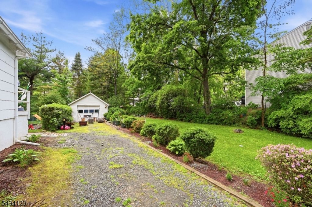 12 Bodnar St, Bernardsville Boro, NJ 07924 — photo 2